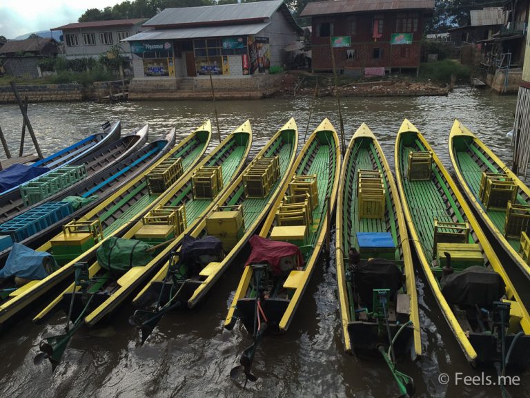 Ready for a boat tour? Pick the colour you like!