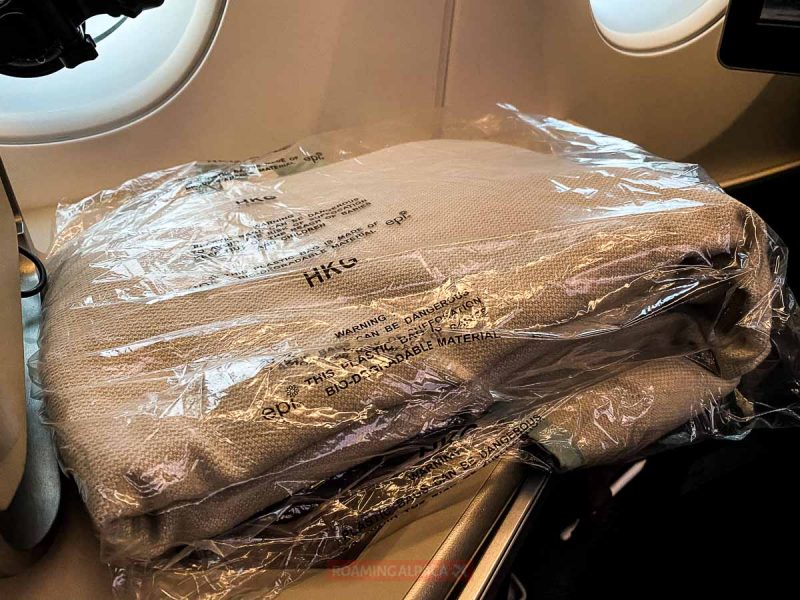 Cathay Pacific SIN HKG CX692 Business Vegetarian